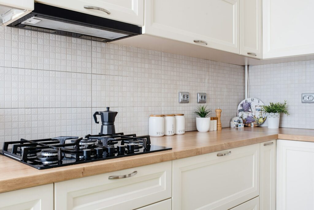 Mountain Queen Cleaning Services offers services of Residential Cleaning, Deep Cleaning, Move Out - In, Airbnb Cleaning, Post Construction Cleaning, Window Cleaning, Office Cleaning, Commercial Cleaning in Salt lake County, Utah county, Wasatch county, Davis county - Residential Cleaning